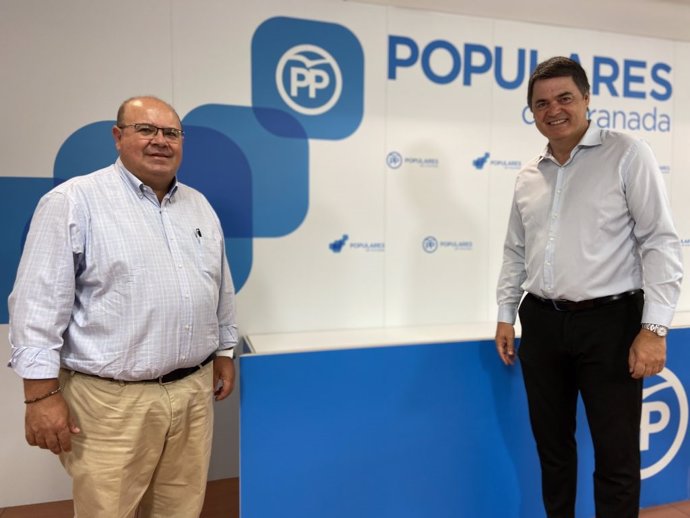 El senador del PP por Granada, José Robles, y el diputado nacional por la provincia, Carlos Rojas .