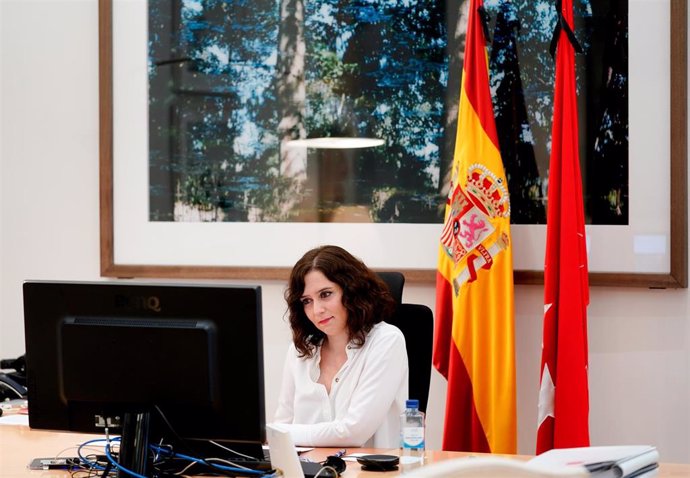 La presidenta de la Comunidad de Madrid, Isabel Díaz Ayuso, en su despacho de la Real Casa de Correos. En Madrid, (España), a 23 de abril de 2020.