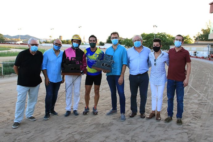 El duelo atleta contra caballo se ha celebrado en el hipódromo de Manacor.