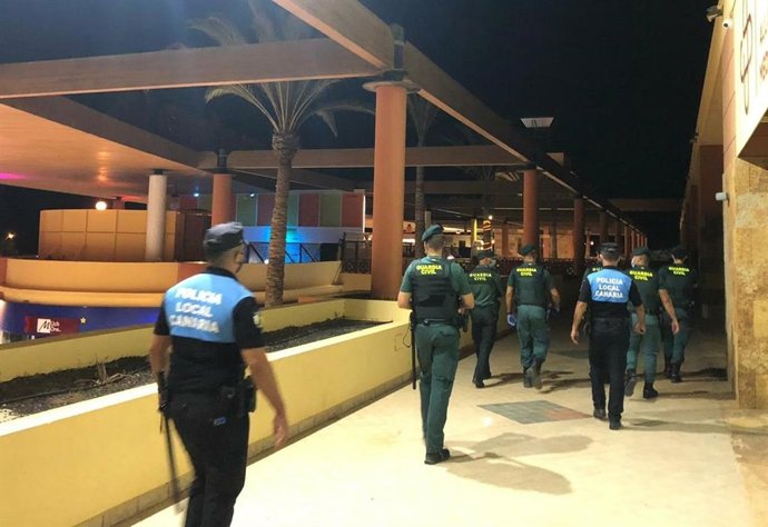 La Guardia Civil en coordinación con la Policía Local han realizado un dispositivo para la prevención COVID en las localidades de Morro Jable y Costa Calma.