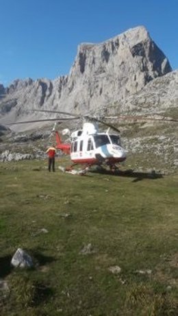 Helicóptero evacúa a una mujer herida en Picos de Europa