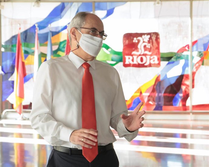 El director general del Consejo Regulador De Rioja, José Luis Lapuente, responde a los medios en la sede del Consejo Regulador. En Logroño, La Rioja, (España), a 9 de septiembre de 2020.