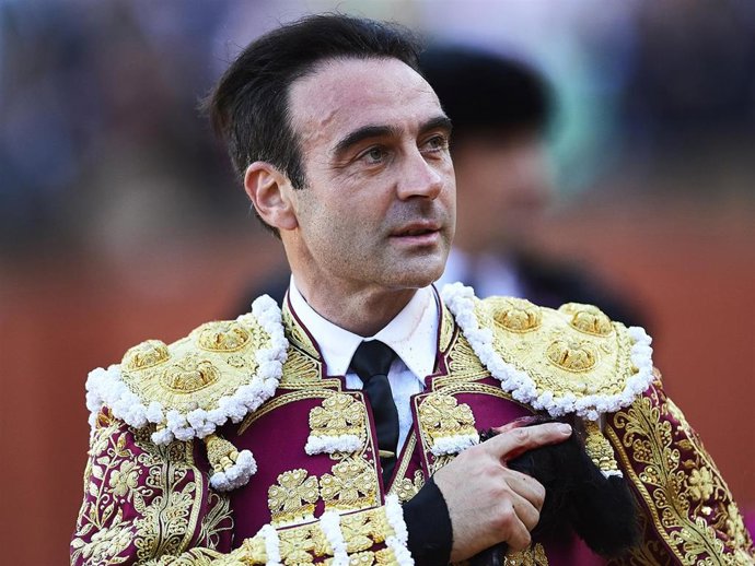 Spanish Bullfighter Enrique Ponce waves to the spectator after cut one ear during the Feria de Abril Bullfight at La Maestranza on April 16, 2018 in Seville, Spain.
