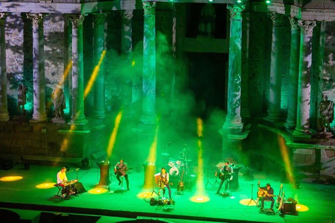 Los Secretos en su concierto en el Teatro Romano de Mérida.