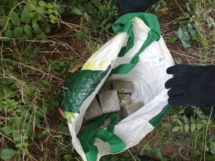 Alijo descubierto por los agentes.