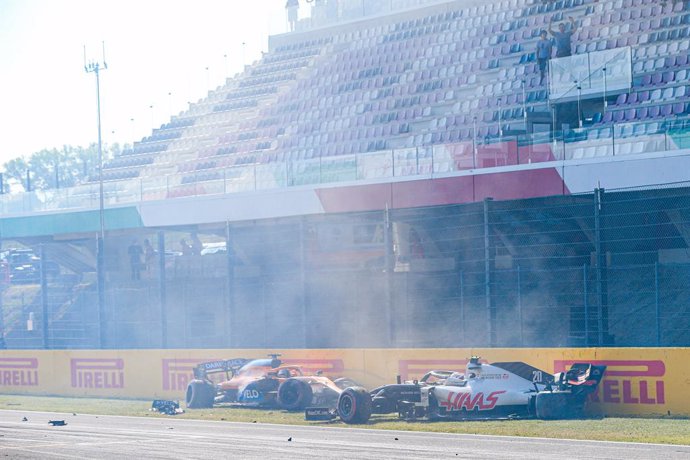 AV.- Fórmula 1/GP Toscana.- Hamilton no falla y Sainz abandona en una accidentad