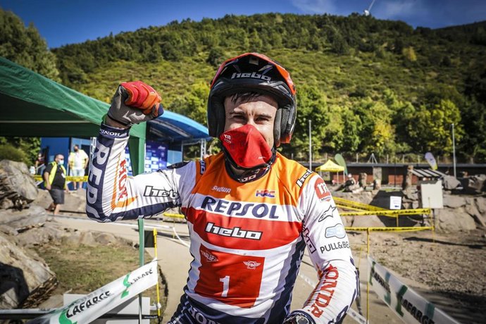 Toni Bou celebra una de sus victorias