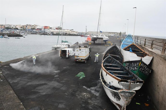 El Ayuntamiento desinfecta el Muelle el Arguineguín el pasado mes de mayo