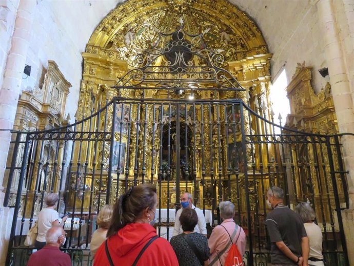 Uno de los momentos de la visita al templo.