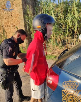 La Policía Nacional en el momento de la detención.