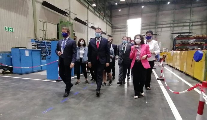 La ministra de Defensa, Margarita Robles, en su visita a la Fábrica de Armas de Trubia.