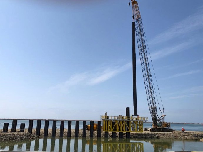 Muelle de tablestacas en Huelva.