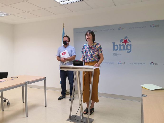 La portavoz nacional del BNG, Ana Pontón, junto al secretario xeral de la CIG, Paulo Carril