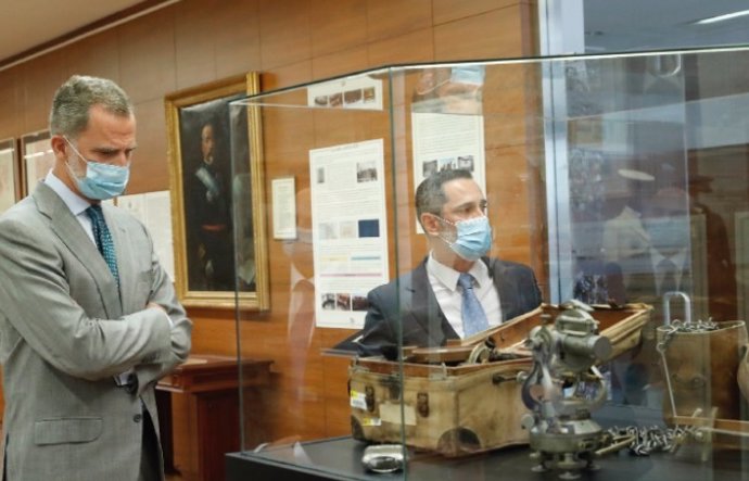 El Rey Felipe VI inaugura la exposición con motivo del 150 aniversario del Inst