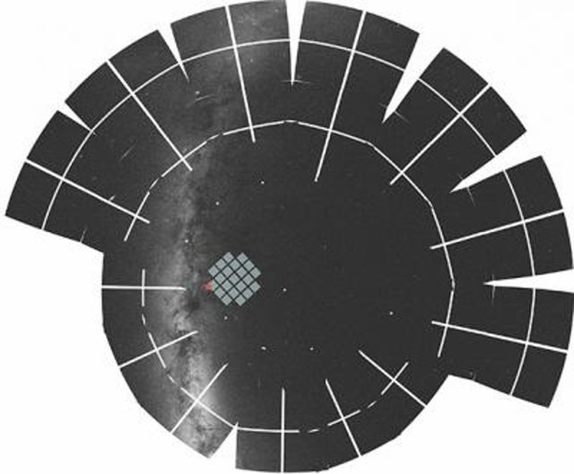 La estrella TOI-1899, indicada por un símbolo de estrella, se encuentra justo fuera del campo original de la misión espacial Kepler de la NASA y está cerca del plano de la Vía Láctea.