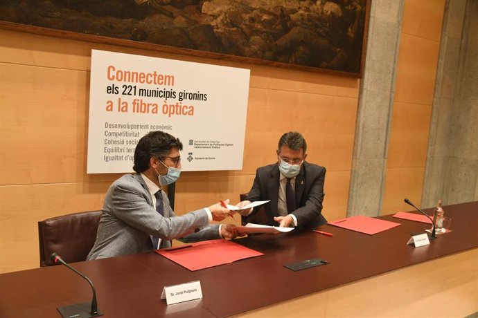 El conseller de Políticas Digitales y Administración Pública, Jordi Puigneró, y el presidente de la Diputación de Girona, Miquel Noguer, este lunes