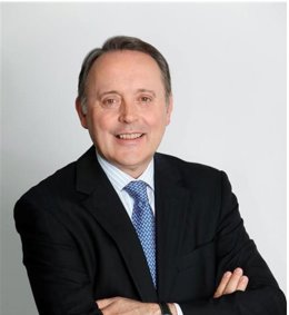Castells aboga por una profunda reflexión sobre los riesgos cibernéticos