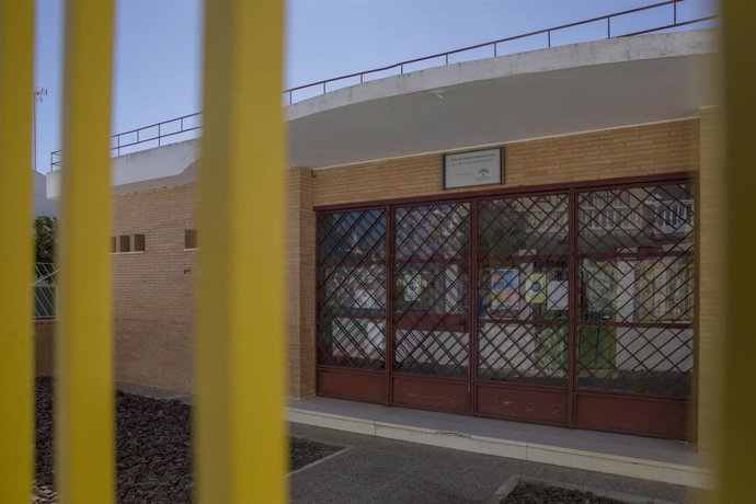 Fachada de la escuela infantil cerrada por el positivo en Covid-19 de la directora
