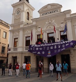 Pañoleta conmemorativa de las fiestas en el Ayuntamiento de Guadalajara
