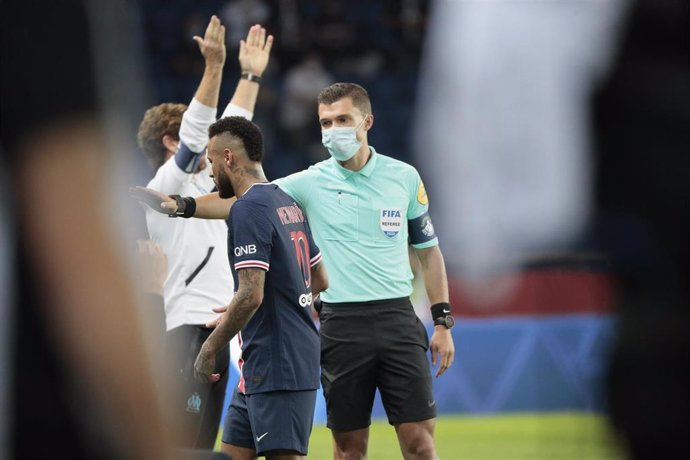 Neymar abandona el campo tras ser expulsado en el PSG-Olympique de Marsellla