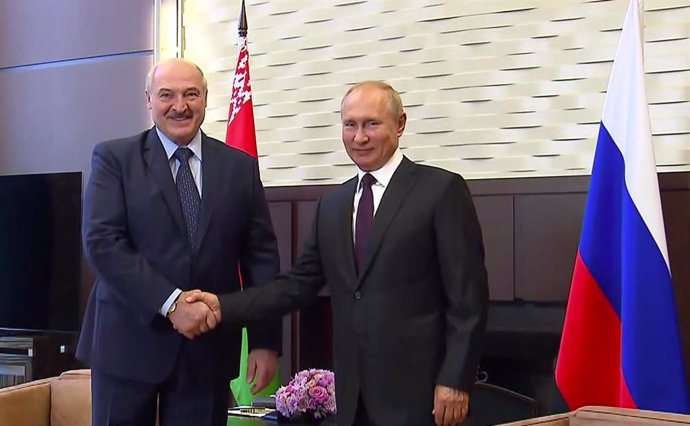 Los presidentes de Rusia y Bielorrusia, Vladimir Putin y Alexander Lukashenko, durante una reunión en Sochi