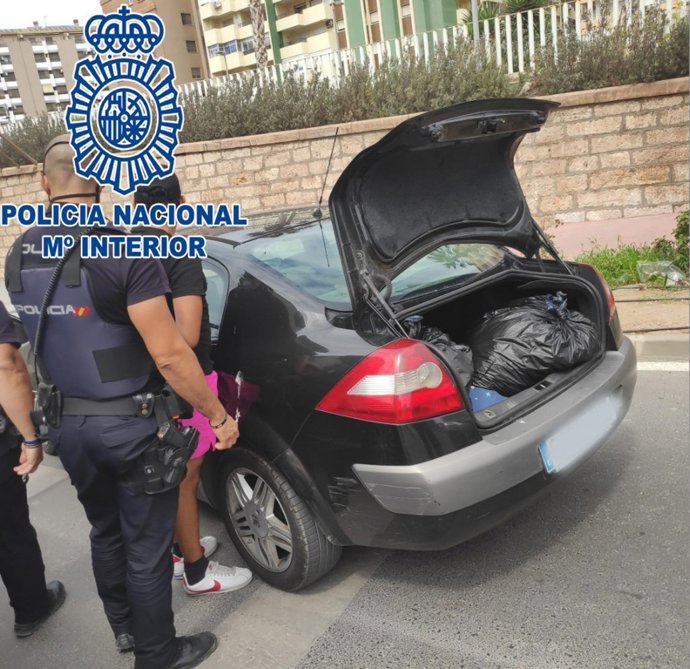Nota De Prensa Y Foto: " La Policia Nacional Detiene A Un Hombre Por Un Delito Contra La Salud Pública "