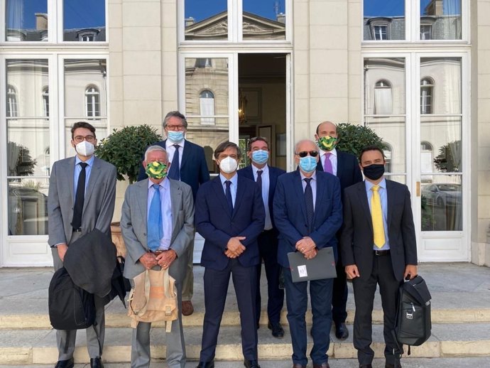 Representantes de Plátano de Canarias (ASPROCAN) junto con los de Martinica, Guadalupe y Madeira, abordaron las necesidades del sector con los secretarios generales y consejeros de los Ministerios de Agricultura y de Ultramar del Gobierno de Francia