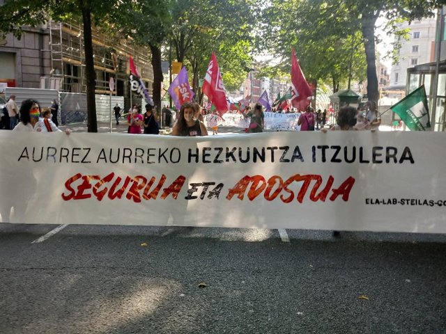 Hezkuntzako sindikatuek Bilbon egindako manifestazioa