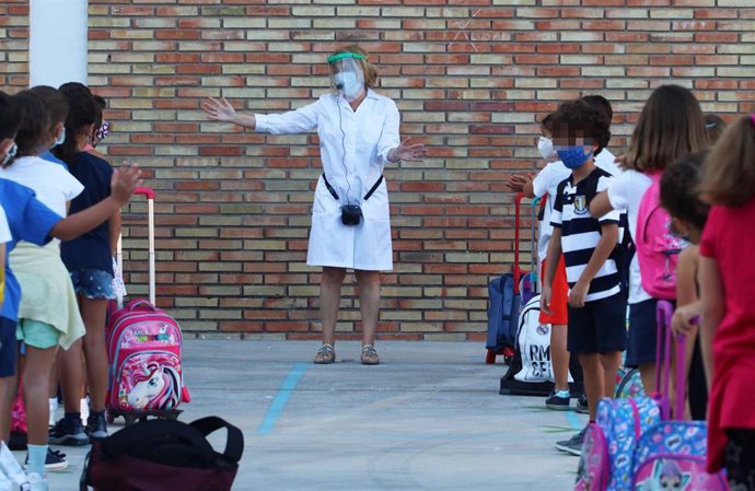 Primer día del curso escolar donde se aplicarán las medidas preventivas diseñadas por la Junta contra el COVID-19, en la imagen el colegio público, Federico García Lorca.  Málaga a 10 de septiembre 2020