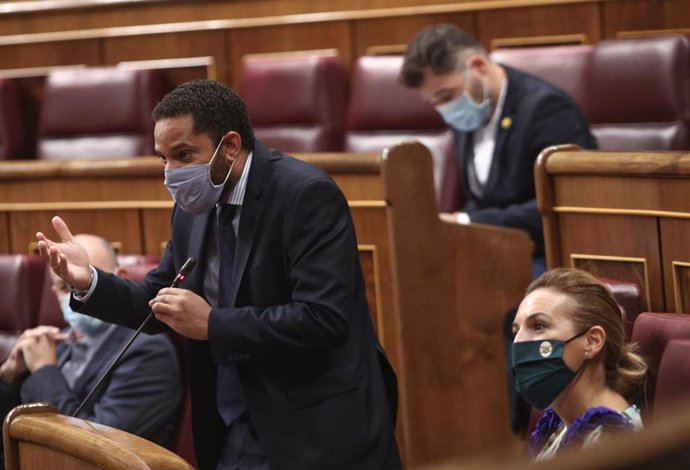 El diputado de VOX, Ignacio Garriga, interviene durante una sesión plenaria en el Congreso de los Diputados, en Madrid (España) a 9 de septiembre de 2020. Se trata de un pleno celebrado tras la primera sesión de control al Gobierno después del parón est