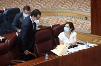 Aguado contesta a Vox y Podemos que la prioridad es "combatir el virus" y que no es momento "de juegos de sillas"