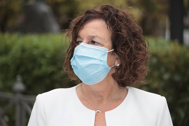 La exconsejera de Servicios Sociales y a la Ciudadanía de La Rioja, Ana Santos, durante el acto de toma de posesión del nuevo consejero de Educación y Cultura de La Rioja, Pedro Uruñuela