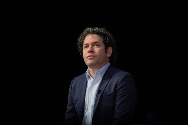 El director venezolano, Gustavo Dudamel, durante la presentación del filme inmersivo ‘Symphony’ en CosmoCaixa, Barcelona, a 15 de septiembre de 2020. 'Symphony' se podrá ver gratuitamente, pero con reserva previa, hasta el 8 de octubre en CosmoCaixa.