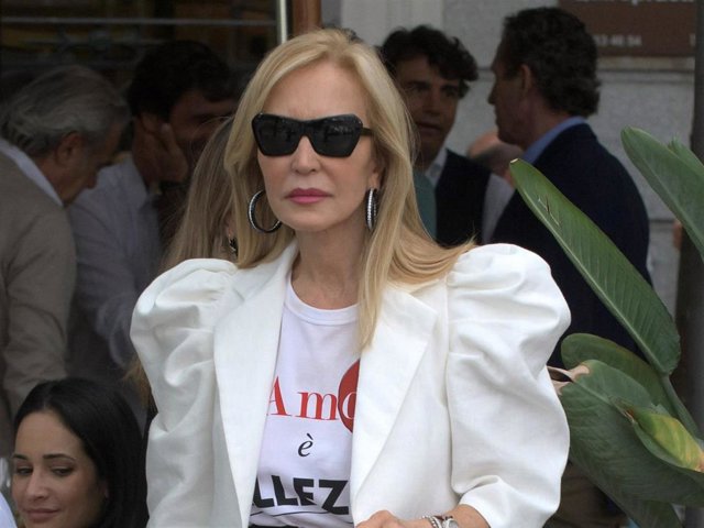 Carmen Lomana, en una imagen de archivo, presumiendo de estilo y elegancia por las calles de la capital