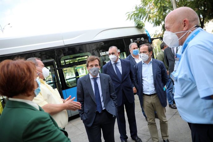 Almeida en la presentación de la tercer línea cero de la EMT