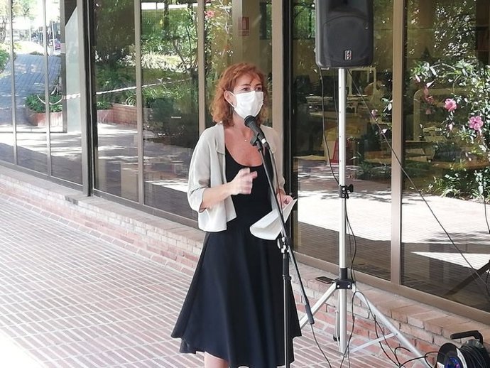 La secretaria general de Educación de la Generalitat, Núria Cuenca, en una atención a los medios