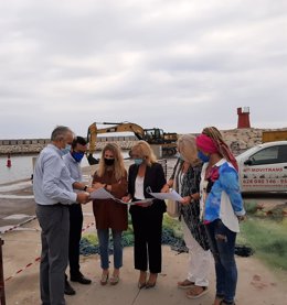 Mestre en visita al puerto de la Atunara