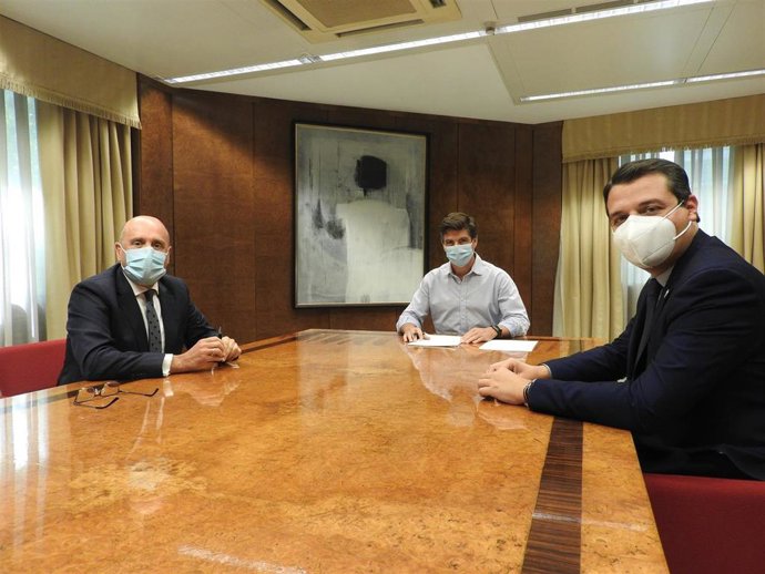 Ayuntamiento y Cajasur firman la escritura de cesión del Estadio San Eulogio a la ciudad