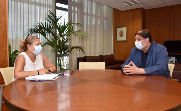 La delegada de la Junta y el vicerrector de la UVA en Soria.