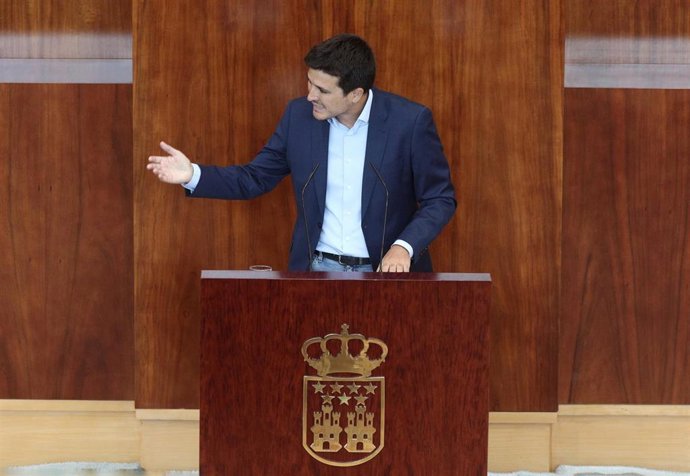 El portavoz de Más Madrid en la Asamblea de Madrid, Pablo Gómez Perpiny, interviene durante la segunda jornada del Pleno del Debate del Estado de la Región en Madrid (España), a 15 de septiembre de 2020. En esta segunda sesión participarán los grupos p