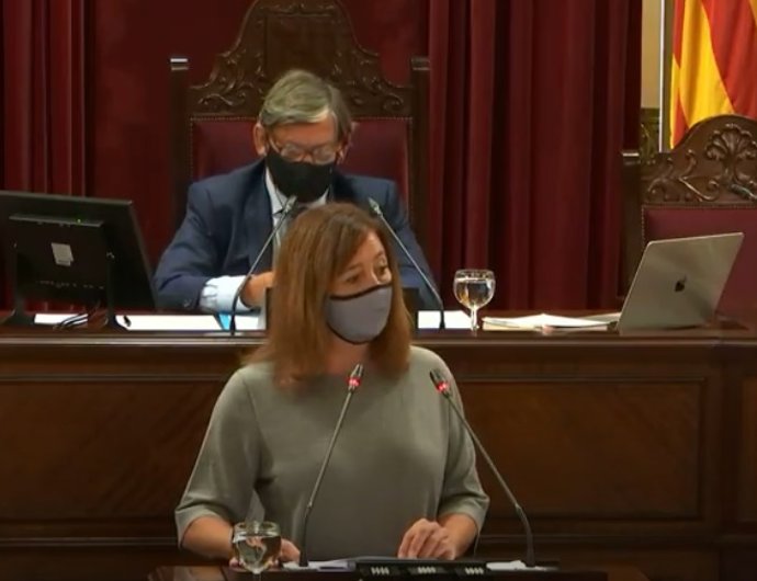 La presidenta del Govern, Francina Armengol, durante su comparecencia en el Parlament.