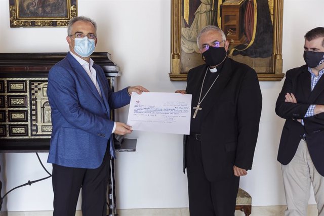 Córdoba.- La Comisión Diocesana 'Cor Jesu 2019' entrega a Cáritas Diocesana más de 10.000 euros