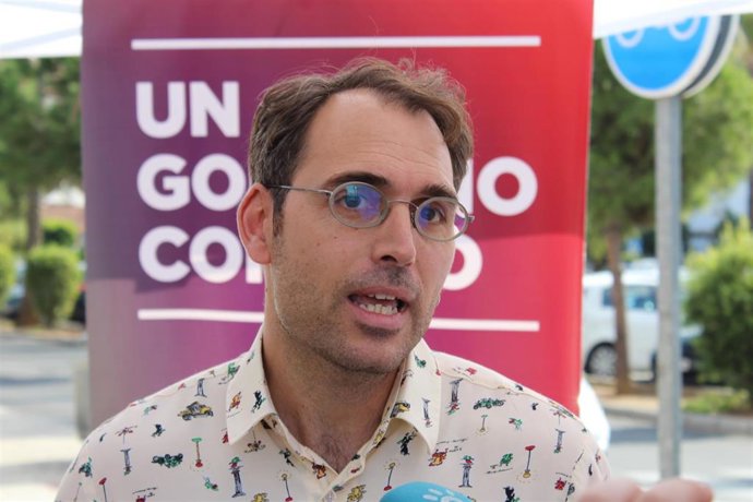 10N.- Valero (IU) señala que Andalucía tiene una realidad "muy difícil" y pide "hablar de los problemas de la gente"