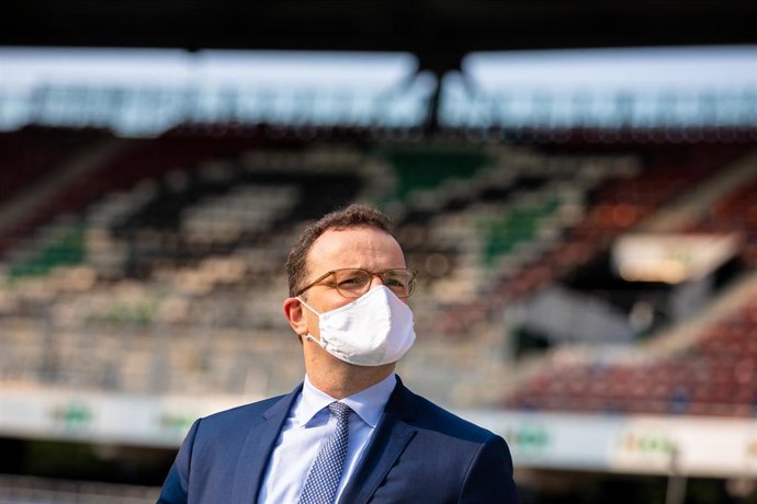 Jens Spahn, ministro de Sanidad de Alemania, en un foro de salud en un estadio de Hanóver