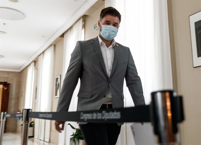 El portavoz de ERC en el Congreso de los Diputados, Gabriel Rufián, a su llegada a la rueda de prensa convocada antes de la reunión de la Junta de Portavoces, en Madrid (España), a 15 de septiembre de 2020.