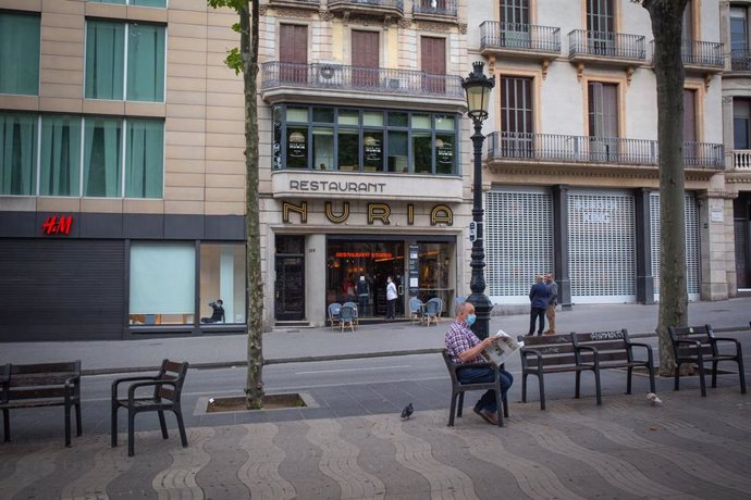 Fachada del histórico local barcelonés Núria, que ha simbolizado con un desayuno popular, la reapertura de bares y restaurantes de La Rambla por el inicio de la Fase 2 de la desescalada por el coronavirus. En Barcelona, a 8 de junio de 2020.
