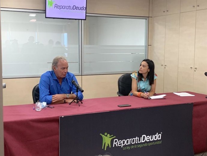 Bertin Osborne En Las Oficinas Centrales De Repara Tu Deuda