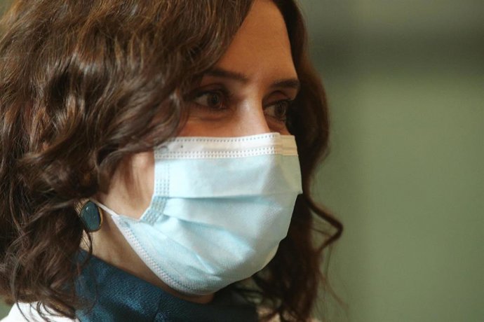 La presidenta de la Comunidad de Madrid, Díaz Ayuso, con mascarilla tras el primera jornada del debate del Estado de la Región, en la Asamblea de Madrid (España), a 14 de septiembre de 2020. Se trata del primer debate del Estado de la Región para la pre