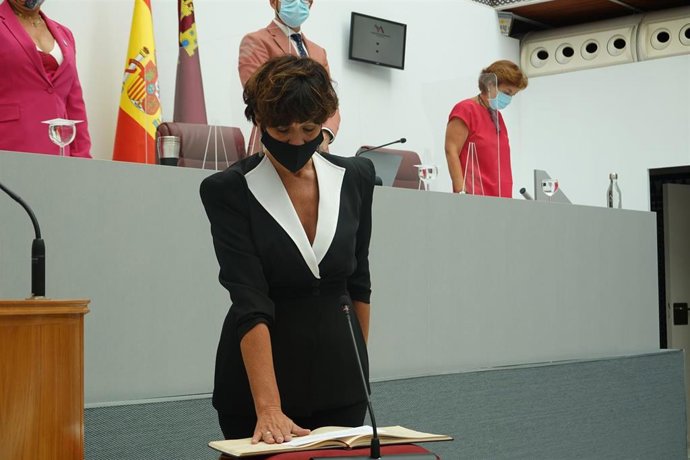 La socialista María Hernández, durante la toma de posesión
