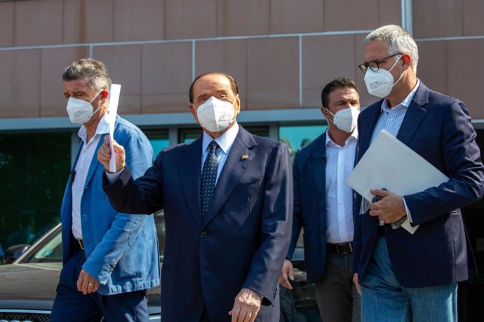 Silvio Berlusconi recibe el alta del hospital